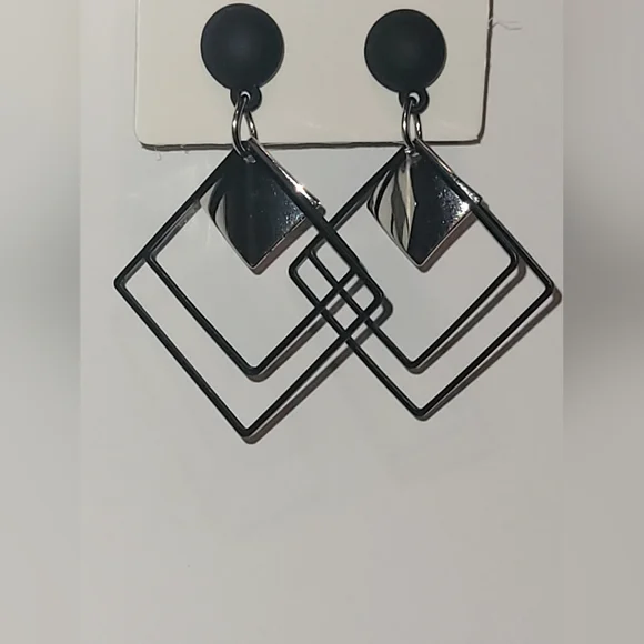 𝐆𝐞𝐨𝐦𝐞𝐭𝐫𝐢𝐜 𝐒𝐪𝐮𝐚𝐫𝐞 𝐃𝐚𝐧𝐠𝐥𝐞 𝐄𝐚𝐫𝐫𝐢𝐧𝐠𝐬 - Picture 2 of 3